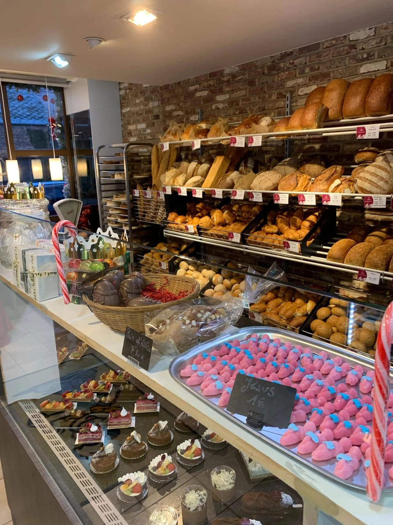 Interieur van de bakkerij in Roux-Miroir